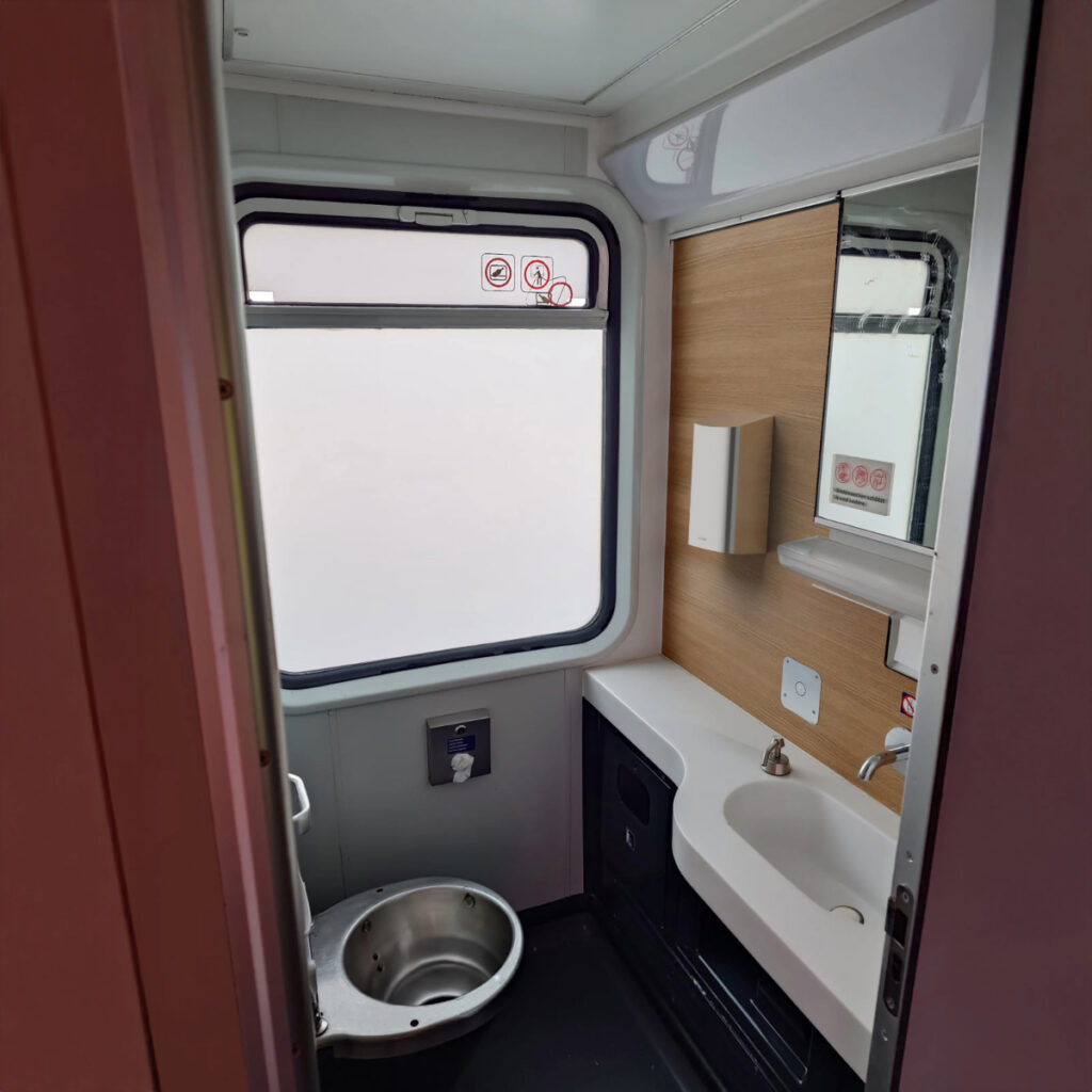 Snälltåget väljer elektriska handtorkar 1 Handtork Elstar 8500 Train
